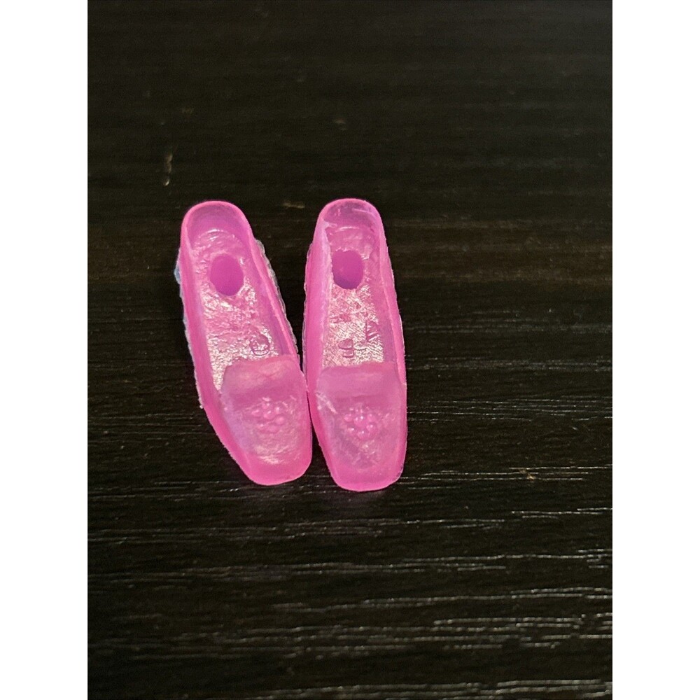 (2) Pair Vtg Barbie Doll Blue & Pink Pilgrim Heels Shoes 1960s Replacement Parts - Picture 5 of 13